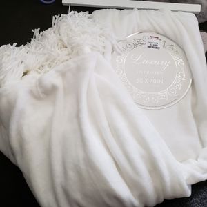 White Super Soft Blanket